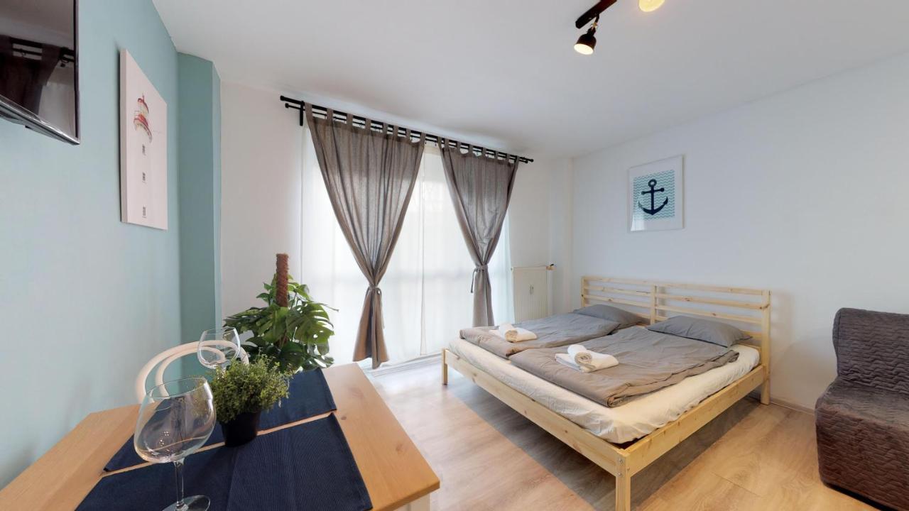 Studio Steps From Nivy & Main Bus Station Bratislava Exterior foto